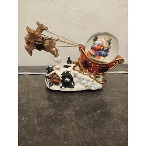 Vintage International Bazaar Santa's Sleigh WaterGlobe Musical Animated‎ Deer